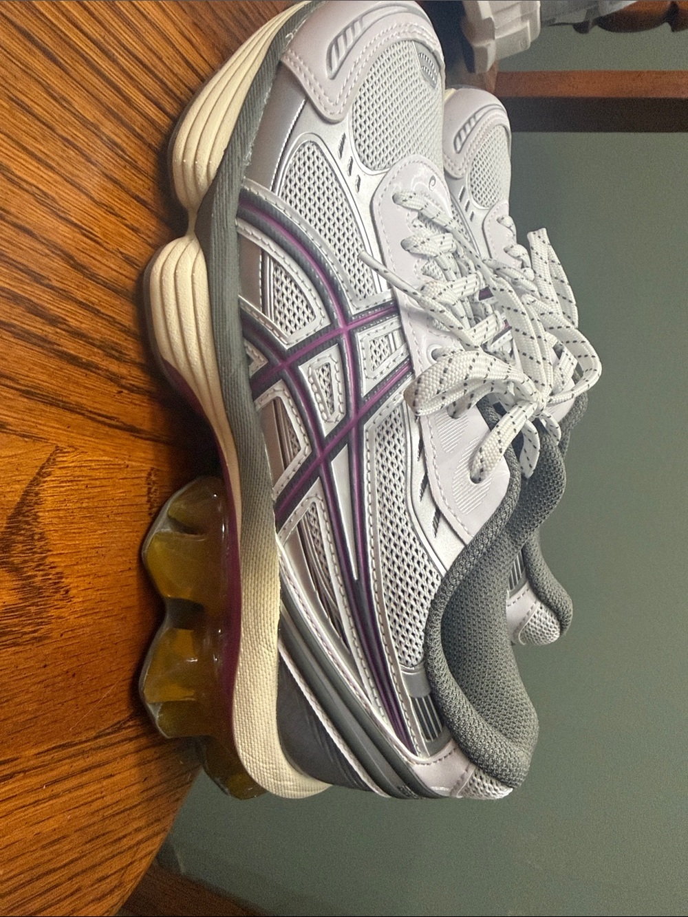 ASICS White and Purple Women's Athletic Running Shoe (4.5Y/6W)